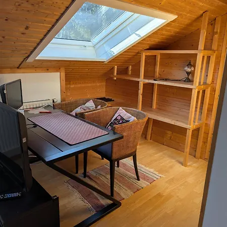 Eigene Etage Im Charmanten Holzhaus * 미에스바흐