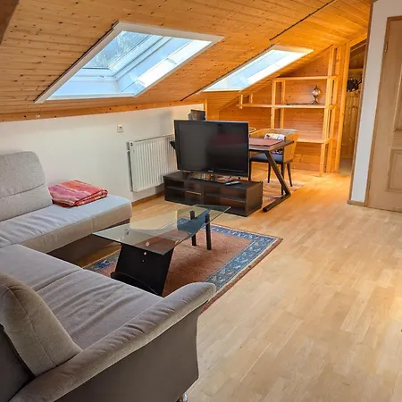 Eigene Etage Im Charmanten Holzhaus * Miesbach
